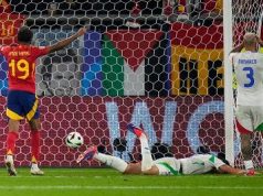 Spanja mund Italinë 1-0 me një autogol nga Calafiori