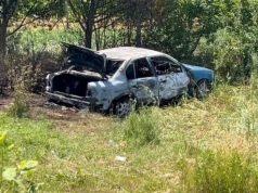 Shpërthen në flakë automjeti gjatë furnizimit me karburant, lëndohet shoferi dhe pasagjeri në Korçë