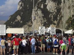 Ishulli i Kaprit ka mbetur pa ujë. Stop turistëve në porte, mund të zbarkojnë vetëm banorët