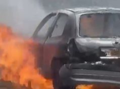 Përfshihet nga flakët mjeti në lëvizje