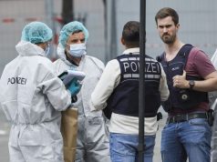 Vdiq polici që u plagos në sulmin me thikë në Gjermani