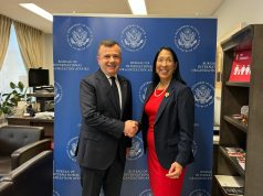 Ministri Balla në SHBA. Takohet me ndihmës sekretaren e shtetit