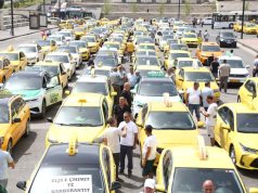 Taksistët në protestë. “Pushtojnë” qendrën e Tiranës (video) Foto LSA