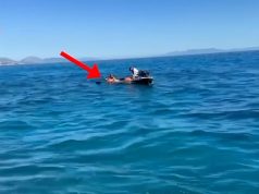 Policia në Dhërmi i vjen në ndihmë një turisteje britanike, pasi kanoe iu dëmtua në det (video)