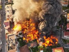 Vazhdon beteja me flaket ne Shkoder. Qindra zjarrfikes ne terren. Reagojne ministrat Balla dhe Peleshi (video)