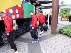 Hap pas hapi me kombëtaren. Kuqezinjtë nisen për në Hamburg (fotot)