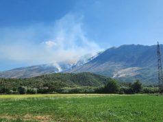 Zjarr mbi fshatin Mashkullorë (video)