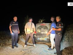 Iu prish makina, turistët francezë mbeten në fshatrat e Përmetit. Policia i ndihmon