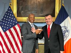 Balla dhe kryetari i Bashkisë së New Yorkut, Eric Adams bëjnë “shqiponjën” pas takimit