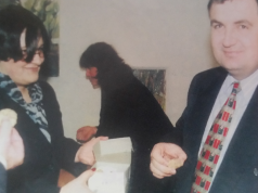 Pse Meta i kërkoi divorcin Monikës 26 vjet pas martesës Monika Kryemadhi dhe Ilir Meta pak momente pasi i thanë PO njëri-tjetrit në celebrim