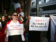 Protestë kundër “doktorëve të vdekjes”. Kërkohet që SPAK të zbarkojë në QSUT