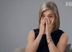 “Friends” mbush 30 vjet, Jennifer Aniston në lot