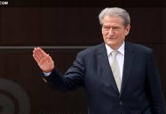 Berisha: Gazetari italian është kërcënuar për vdekje nga një grup kriminal që ka në krye dy miq të Edi Ramës!