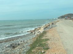 E ze korrenti ne Porto Romano. Humb jeten duke punuar. Shoqerohen ne polici pergjegjesit