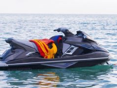 Përplasen dy Jet Ski në Golem, një i plagosur dërgohet në spital