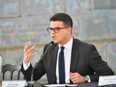 Ministri i ri i Mbrojtjes së Shqipërisë me dritëhije skandalesh. Ka nënshtetësi greke