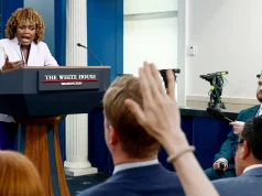 Sherr në Shtëpinë e bardhë për vizitat mjekësore të presidentit. Zëdhënësja debaton ashpër me gazetarin (video)