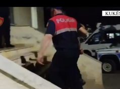 Policia në kërkim te një 28-vjeçari i cili qëlloi me armë banesën e bashkëjetueses