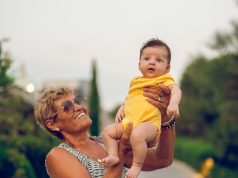 Gjyshja e lumtur me mbesën. Pushimet perfekte të familjes Ejlli (foto, video)