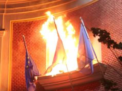 Protestuesit nuk e kursejnë as sot Veliajn (fotot)