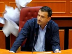 Sherri te Këshilli Bashkiak. Veliaj pasi Blushi e goditi me letra: rrugaçëria të marrë ndëshkimin që meriton