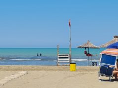 Deti Adriatik si në Tropik. Uji regjistron temperaturën 30 gradë celsius