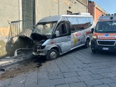 Aksidenti në Siçili. Furgoni me turistë shqiptarë përplaset në Katania. MPJ: të gjithë janë mirë