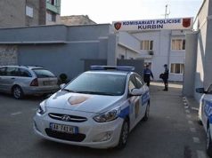 Qëllon me armë zjarri në drejtim të lokalit. E gjithë policia në kërkim të 33-vjeçarit në Kurbin
