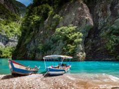 Turistja franceze humb jetën në liqenin e Komanit