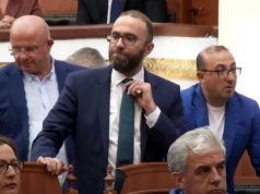 Plas në kuvend. ‘Të shkarkoi si leckë’, Bardhi përjashtohet nga seanca, debat me Nikollën