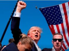 LAJM I FUNDIT/Plagoset ish-presidenti Trump. Me gjak në fytyrë largohet nga tubimi ku u dëgjuan të shtëna (video)