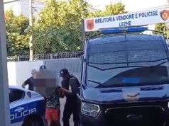 Plagosi të riun për motive xhelozie në plazhin e Tales, arrestohet pas disa orësh 30-vjeçari (video)