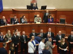 Deputetët e PDIU-së ‘tradhtojnë’ opozitën, votojnë pro emërimit të Ballës si ministër i Shtetit për Marrëdhënien me Parlamentin