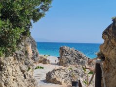 Jugu shtrenjtohet me 25-30%, një natë fillon nga 60 euro e shkon deri në 600