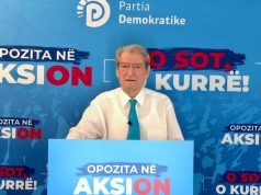 Kurum i hodhi në rrugë/Berisha u bën thirrje punëtorëve për revoltë