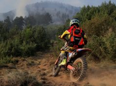 Motoçiklisti nga Prizreni që çau flakët për t’u çuar ujë zjarrfikësve në Parkun e Maleve të Sharrit