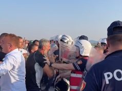 Kërkojnë hyrje në autostradë. Banorët “pushtojnë” Thumanë -Kashar në shenjë proteste