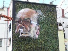 Kadare në një murale në Tiranë