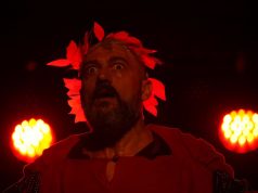 “Unë, Fojerbahu”. Vin Bejleri dhe Stefan Çapaliku sjellin në skenë dramën e artistit përballë amatorizmit