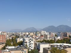 Vapa nuk po ikën me gushtin