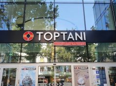 Plagoset fëmija te shkallët elektrike të qendrës “Toptani”