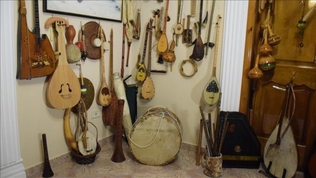 Koleksionisti unik, mbi 40 vjet mbledh instrumentet tradicionale ...