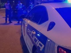 Qytetarja në Tiranë denoncon zhurmën. Sulmohet bashkë me patrullën e policisë