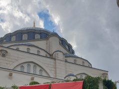 VOA: Përurimi i Xhamisë së Namazgjasë dhe kundërshtitë rreth saj