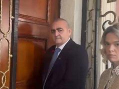 “Rrugaç! Turp të kesh, kush të futi ty deputet?” – Beleri pritet me ofendime në Tiranë