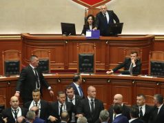 Tentoi të godasë Spiropalin, Gaz Bardhi plagoset vetë dhe përfundon në spital