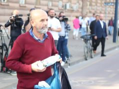 Ministria e jashtme greke reagon për Belerin, ndiqet penalisht qytetari që i hodhi kos