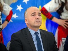 Kryetari i komunës së Pejës, Gazmend Muhaxheri është sulmuar sot në orët e hershme të mëngjesit nga dy persona.