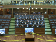 Debate në parlamentin kosovar lidhur me përgjimet es Mimoza Kusari-Lilës, shefe e grupit parlamentar të VV-së, dhe Milan Radoiçiqit, i akuzuar për sulmin në Banjskë