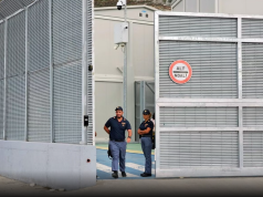 (FOTOT) Mediaset: Kampet janë gati në Shëngjin dhe Gjadër, me dhoma, dushe dhe kondicionerë, rrethuar nga gardhe 5 metra të larta